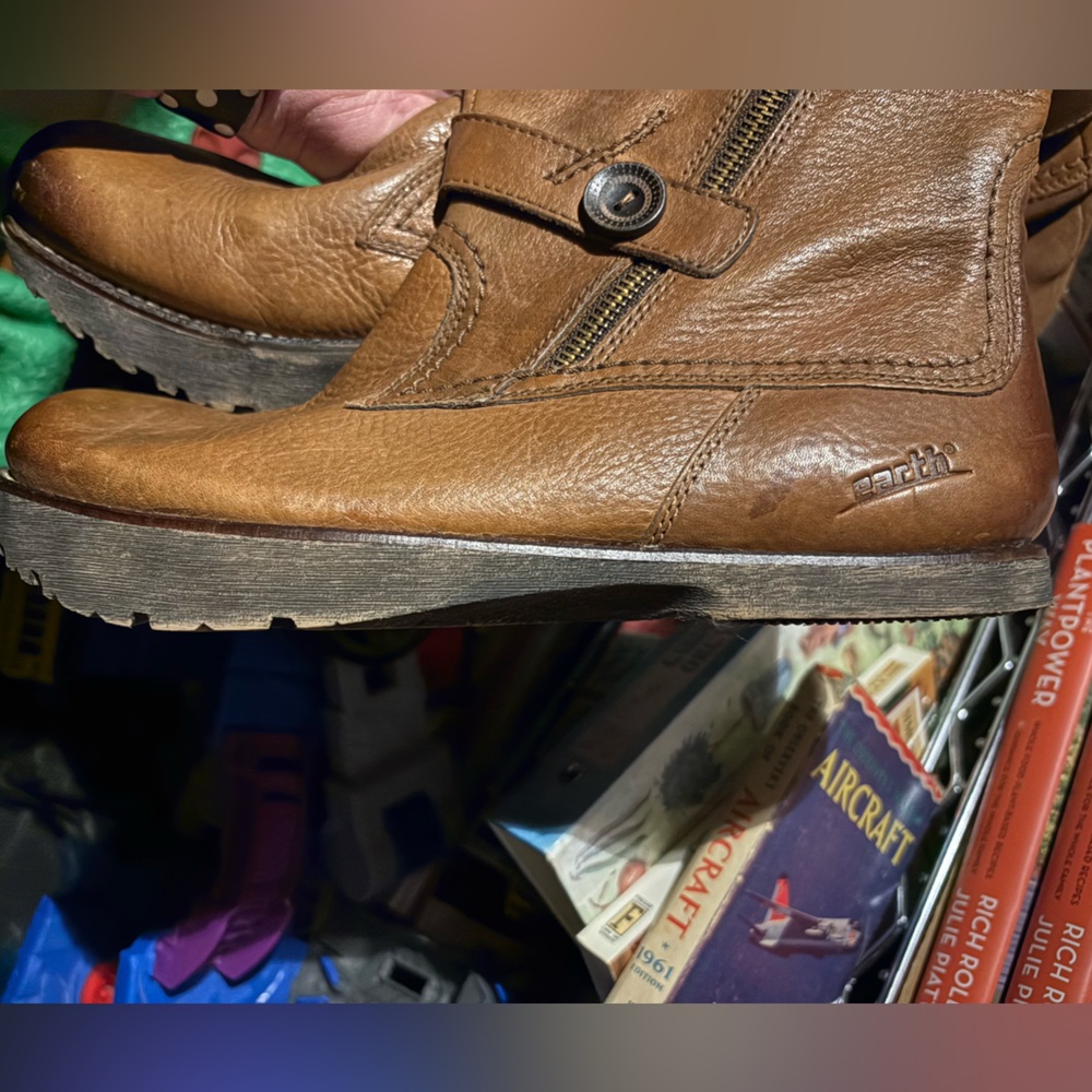 Earth Boots - Picture 7 of 7